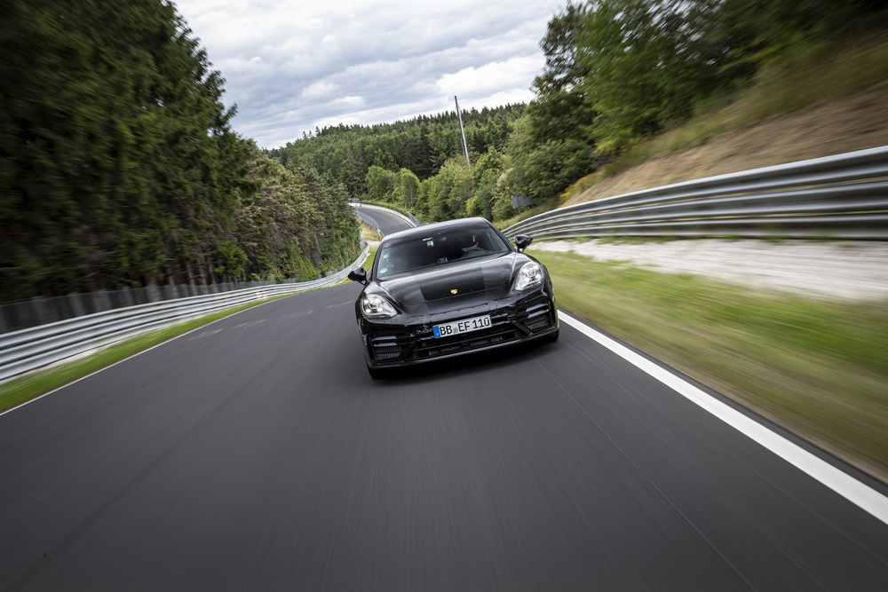 พานาเมร่าใหม่ (The new Panamera) ทำสถิติความเร็วต่อรอบบนสนาม Nürburgring Nordschleife