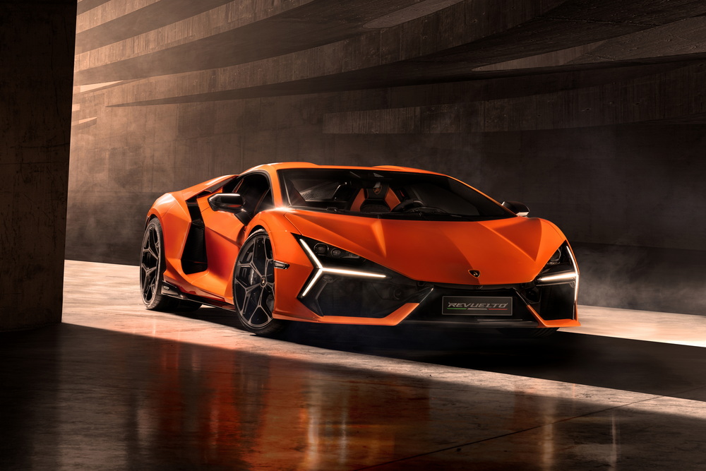 Lamborghini Revuelto เปิดปรากฏการณ์ใหม่แห่งรถยนต์ซูเปอร์สปอร์ต