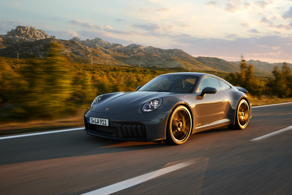 911 คาร์เรร่า จีทีเอส และ 911 คาร์เรร่า ใหม่ (New 911 Carrera GTS and 911 Carrera)