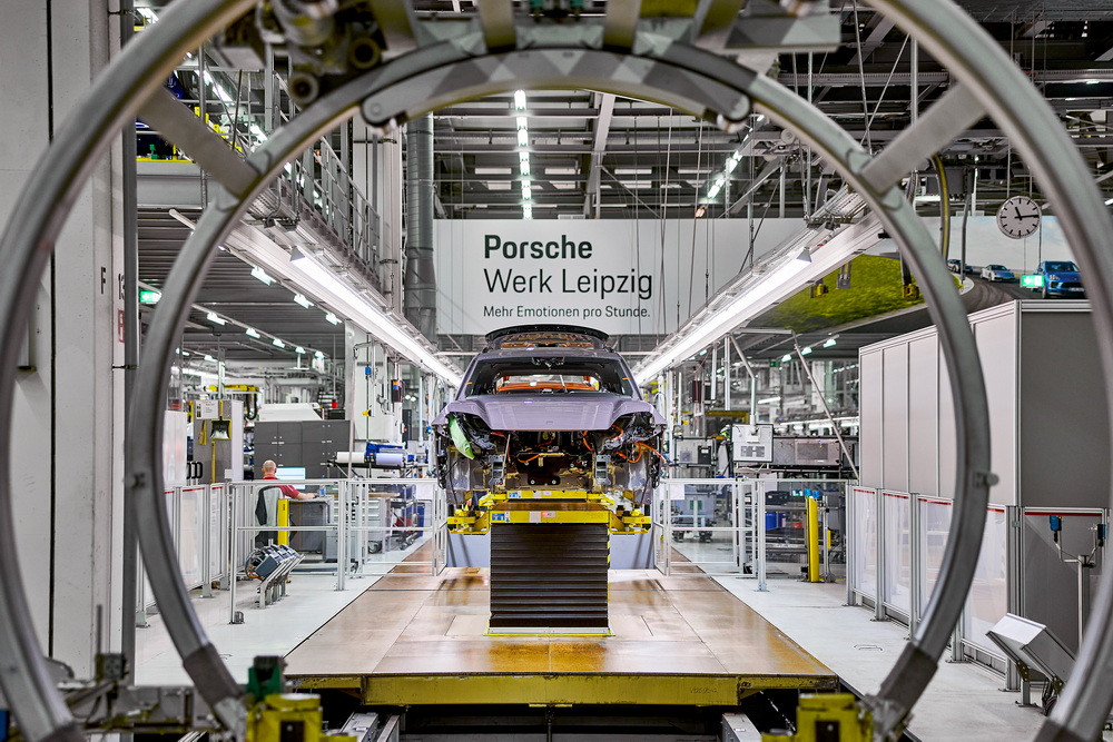 ปอร์เช่ (Porsche) ฉลองการเริ่มต้นผลิตรถยนต์ไฟฟ้าที่โรงงานเมืองไลพ์ซิก (Leipzig)