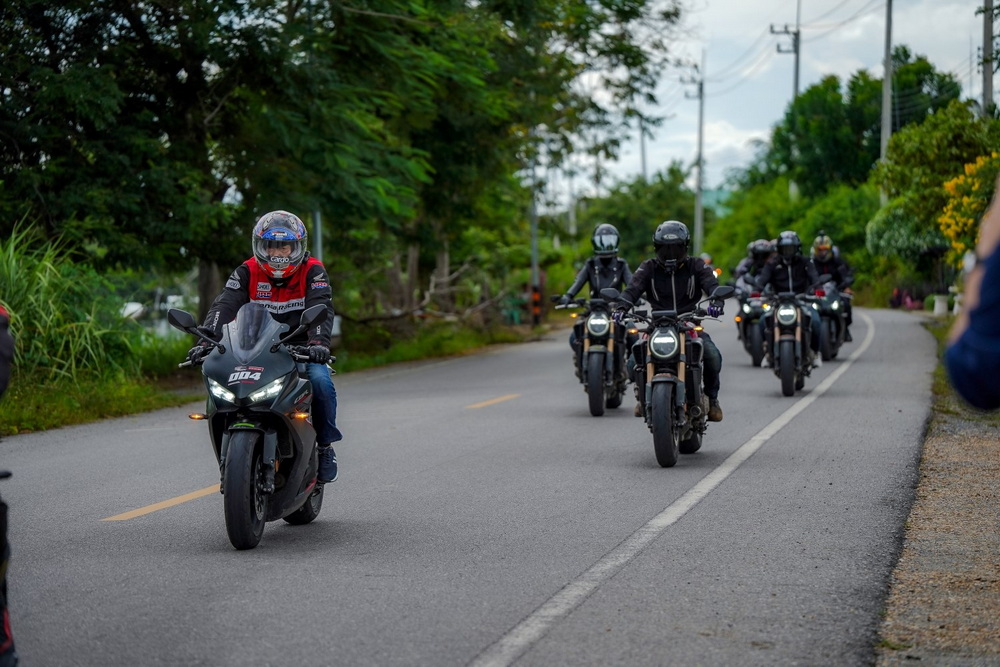 ฮอนด้าบิ๊กไบค์ จัดทริปสุดเอ็กซ์คลูซีฟ “The First Exclusive Trip & Track”